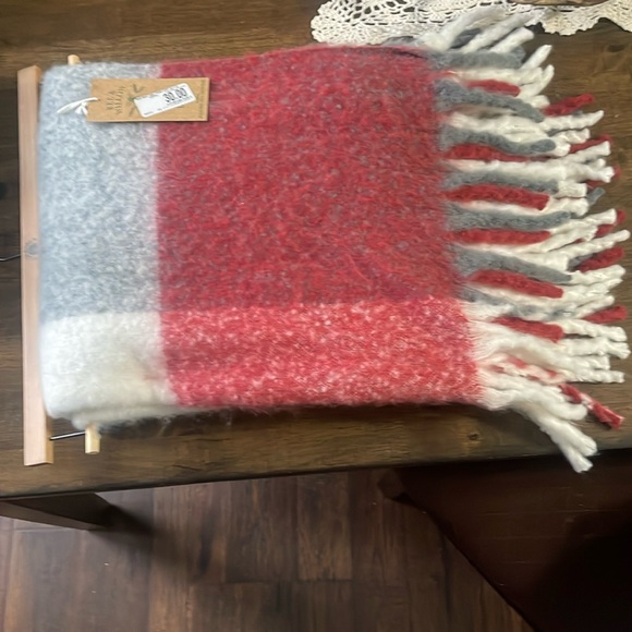 NWT - Bee and willow 50 in x 60 in blanket - Picture 1 of 3